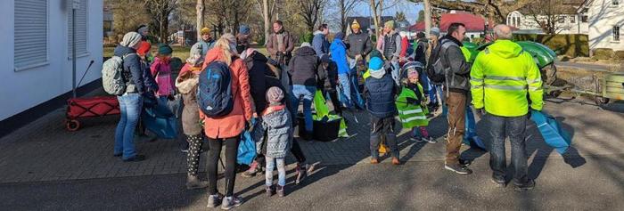 Mit Zangen und Müllsäcken ausgestattet machten sich die vielen freiwilligen Helfer auf den Weg, um achtlos weggeworfenen Müll aufzusammeln. FOTO: privat